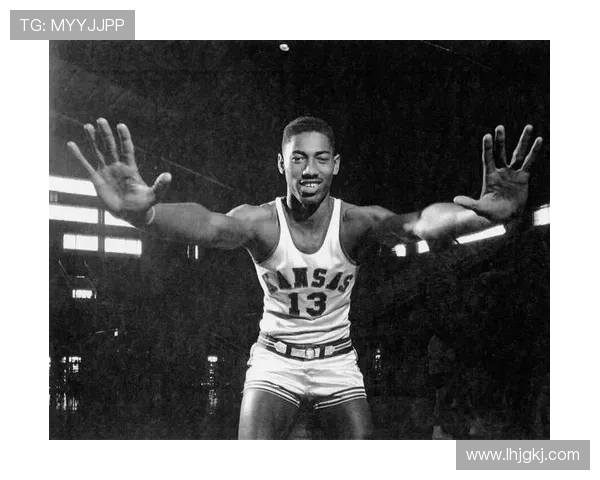 威尔特张伯伦传奇生涯回顾:从篮球巨星到体育文化符号的崛起与影响 威尔特张伯伦传奇生涯回顾:从篮球巨星到体育文化符号的崛起与影响