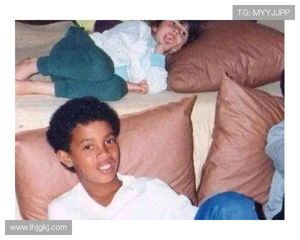 罗纳尔迪尼奥用天才与笑容改变足球世界的传奇人生