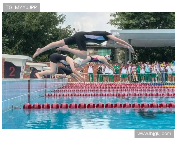 从高空跃入碧波的艺术与勇气探秘跳水运动的力量与美感