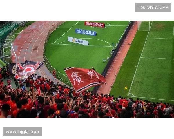 成都与广州足球队对决赛后分析节奏变化及战术调整探讨 成都与广州足球队对决赛后分析节奏变化及战术调整探讨